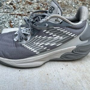 New Balance Men’s Gray and Silver BASKETBALL shoe